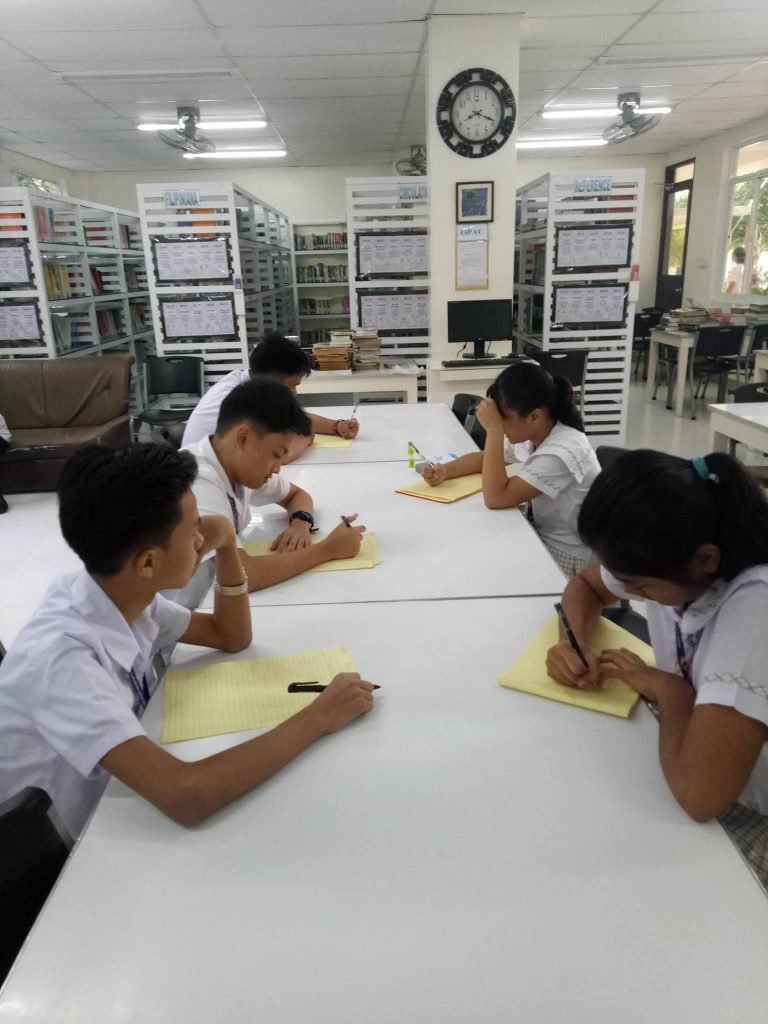 Paligsahan sa tula idinaos ng BukMaFil Paligsahan sa tula idinaos ng BukMaFil