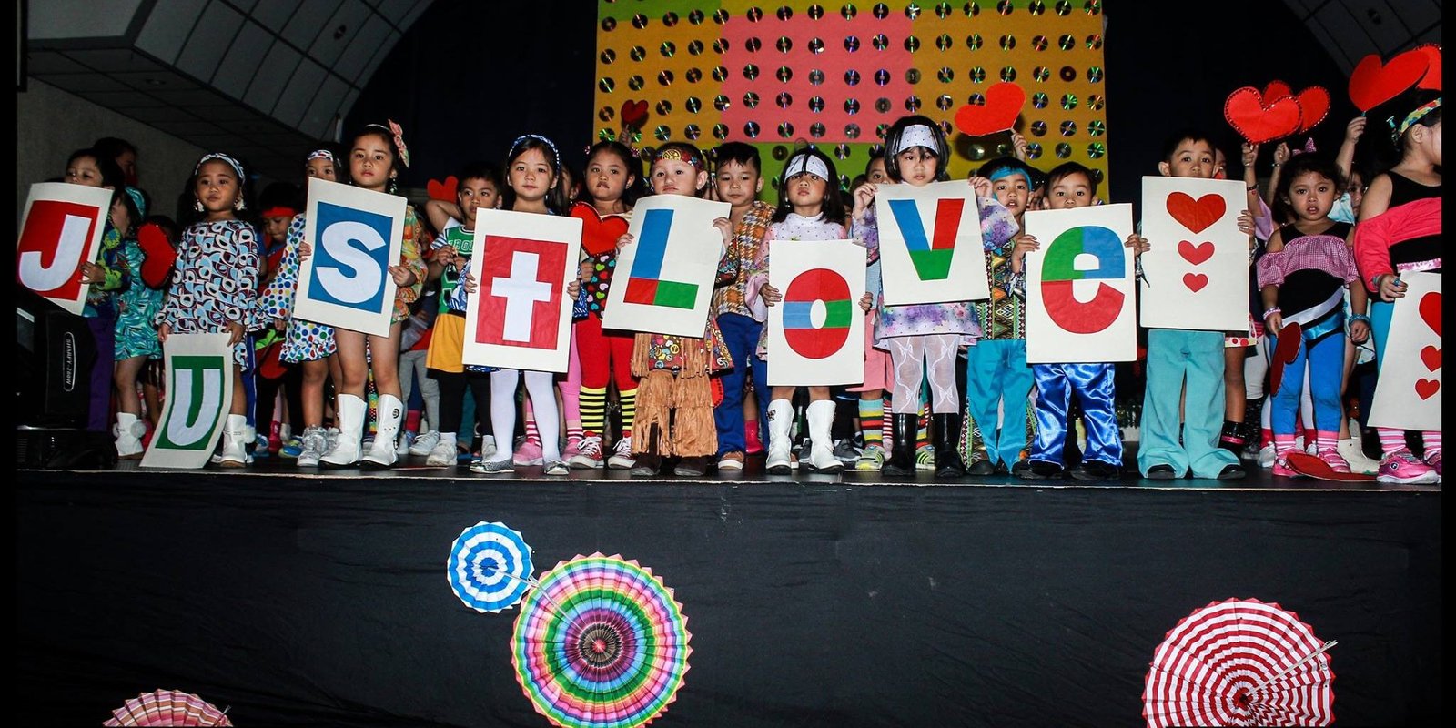 Li’l Sagradans Go Retro Li’l Sagradans Go Retro