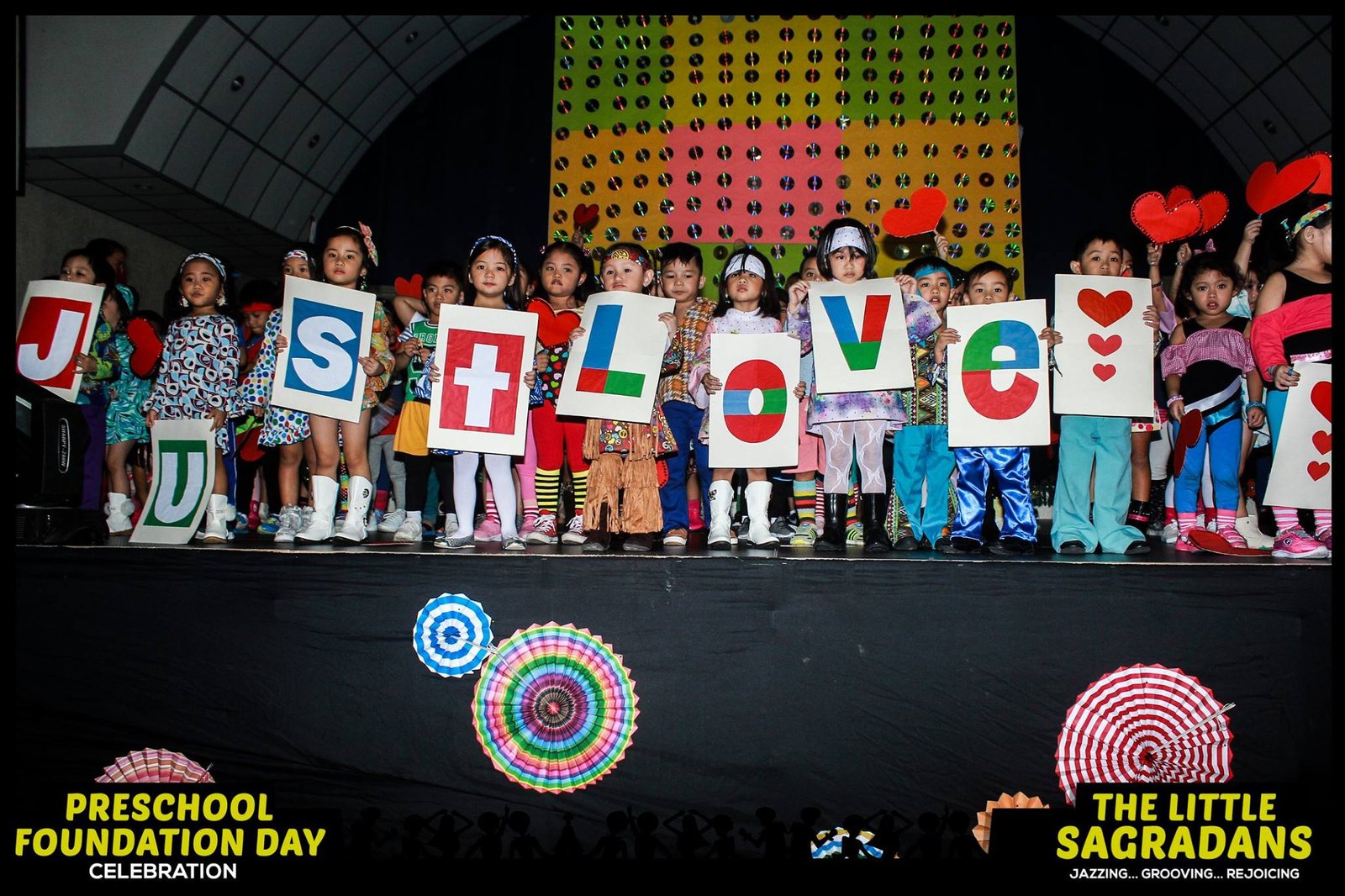 Li’l Sagradans Go Retro