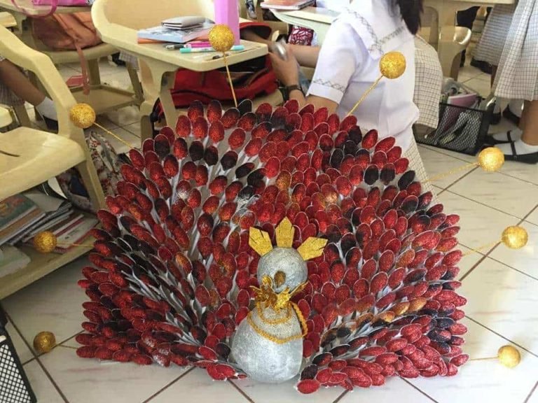 Grade 9 studes help to save environment through spoon crafts